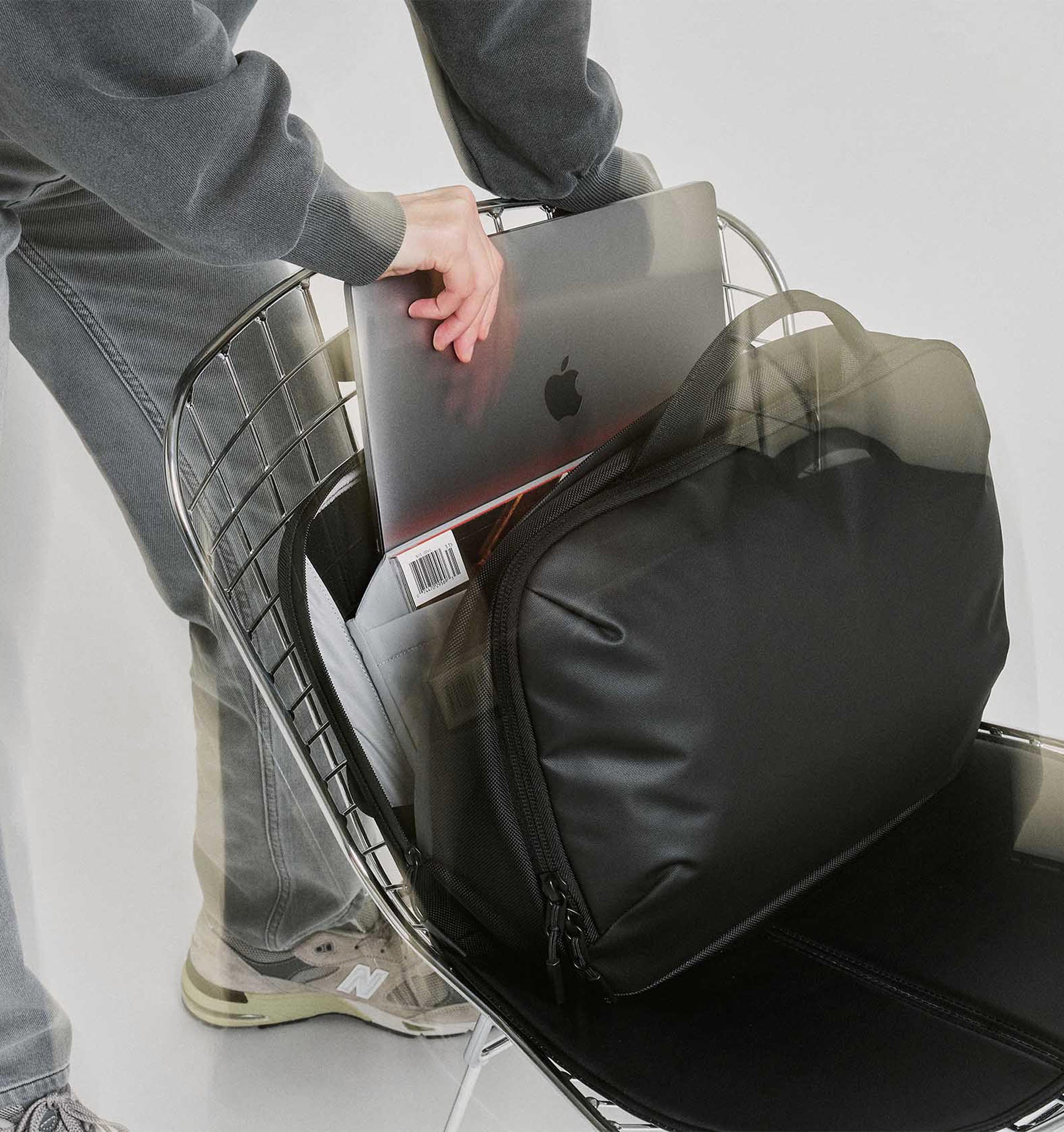 バッグ Aer Tech Brief 1AER31016_techbrief_34hero_120