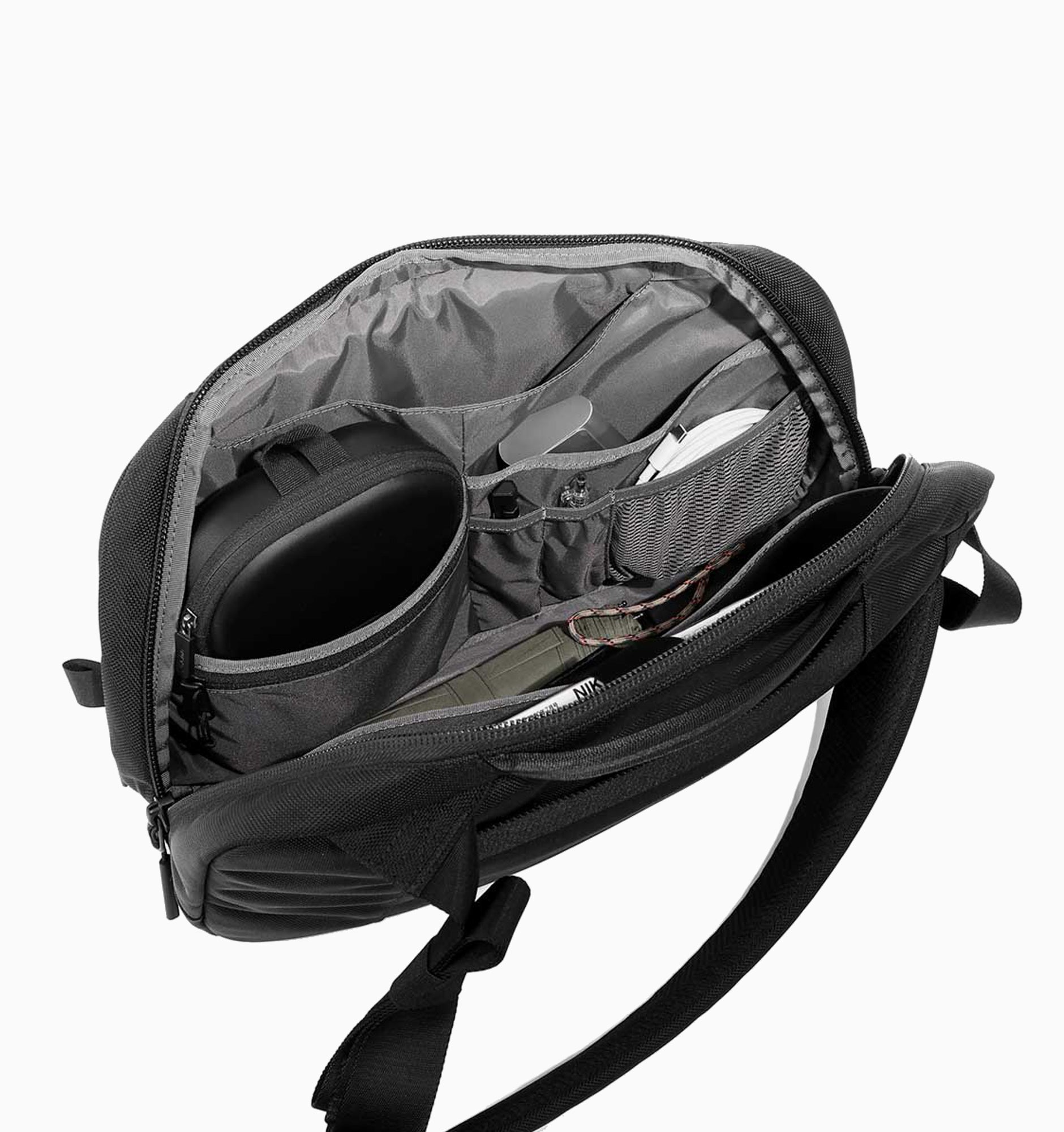 Aer Travel Sling 2 - Black Travel Sling Bag – Rushfaster Aer Travel Sling 2 - Black Travel Sling Bag – Rushfaster