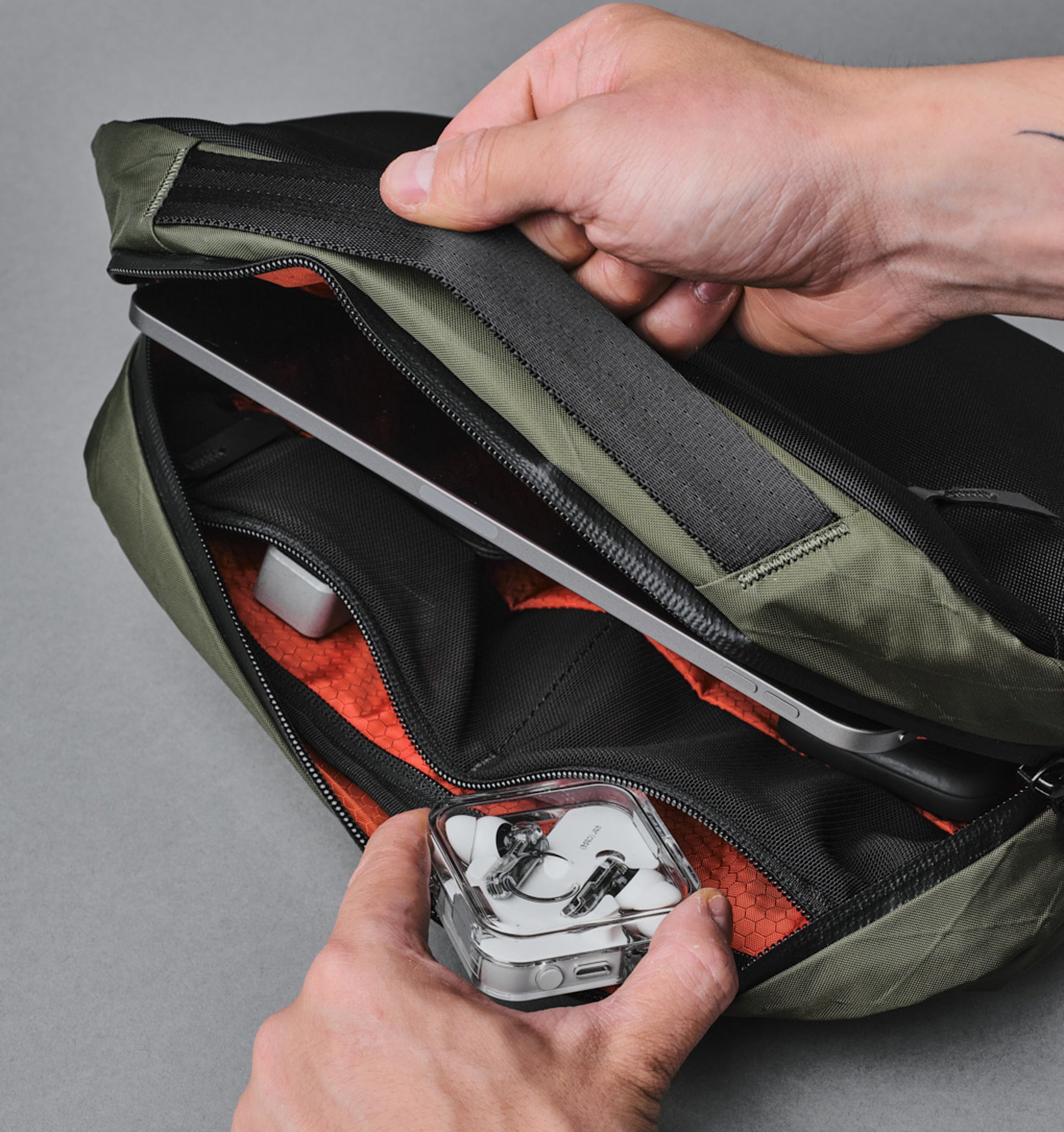 バッグ ALPAKA GO SLING X-pac GO_SLING_BROWN_XPAC.jpg?v=