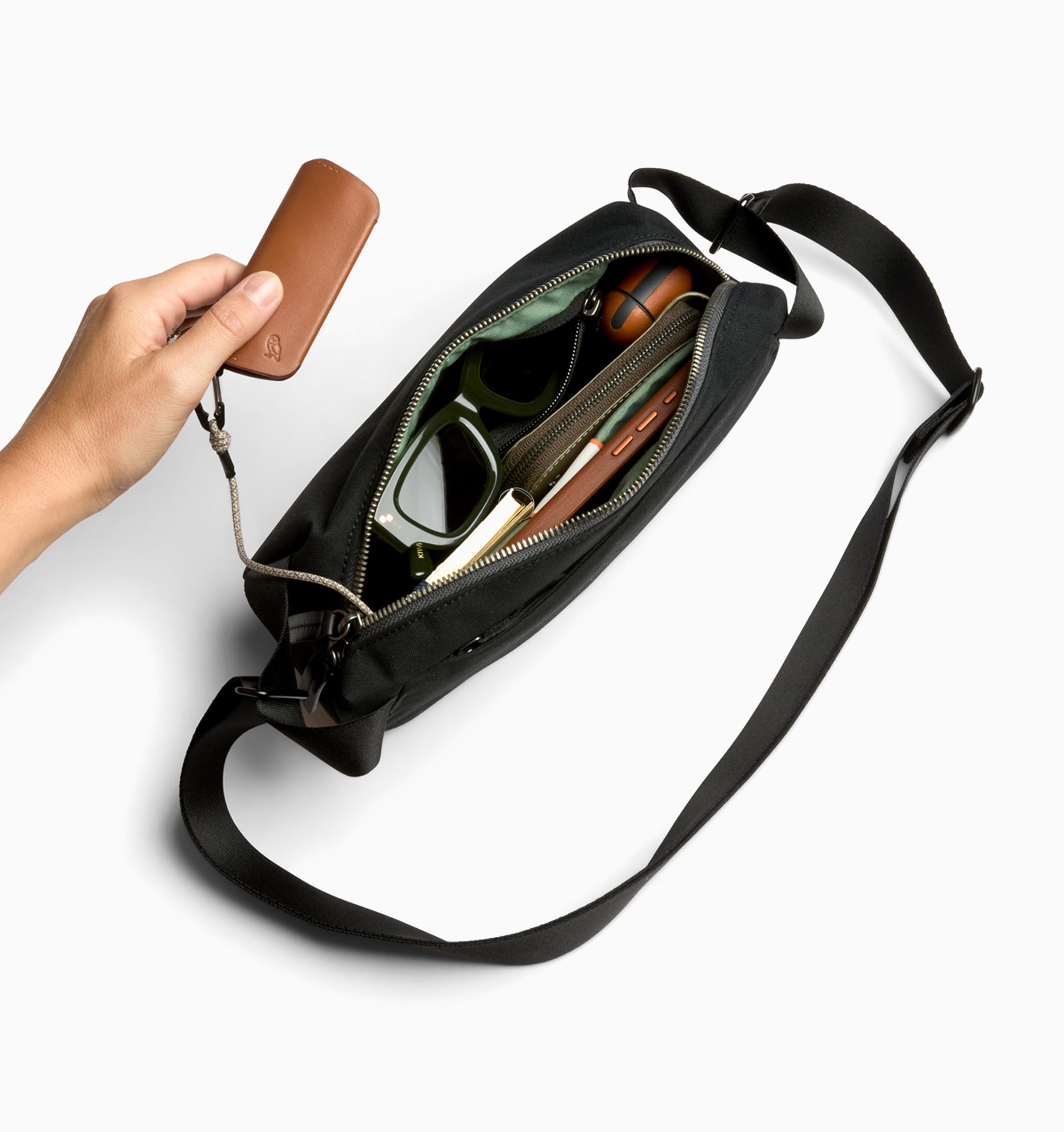 新モデル Bellroy Classic Sling 3L Black New Bellroy bag: Classic Sling just dropped : r/ManyBaggers