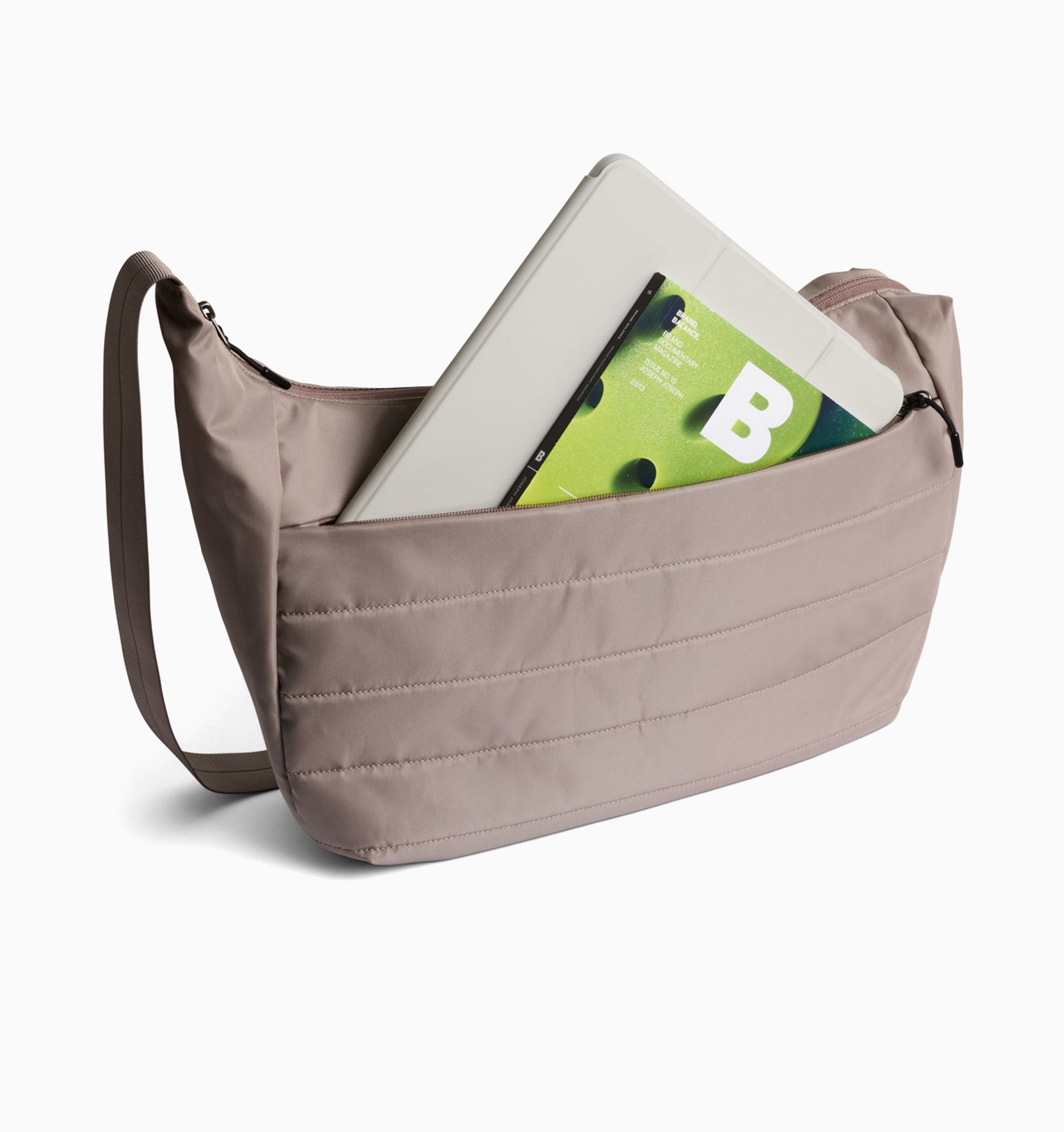 Bellroy Laneway Crescent Bag 容量12L Amazon.co.jp: [Bellroy] Laneway Crescent Bag 容量12L シンプルな