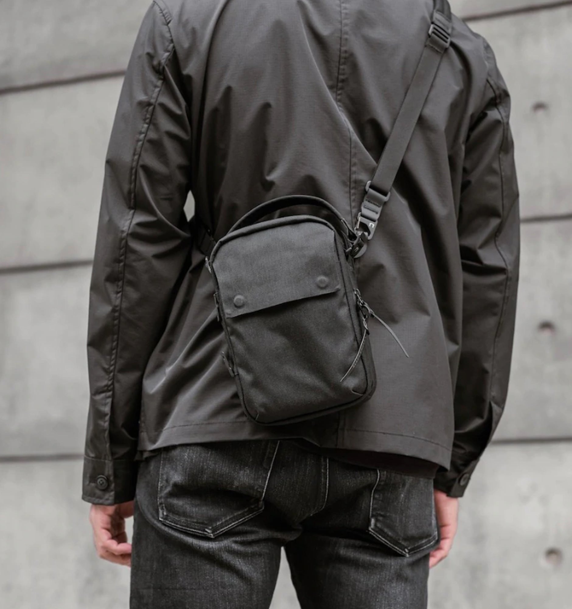 Black Ember Kompak Crossbody Bag (Cross body bags