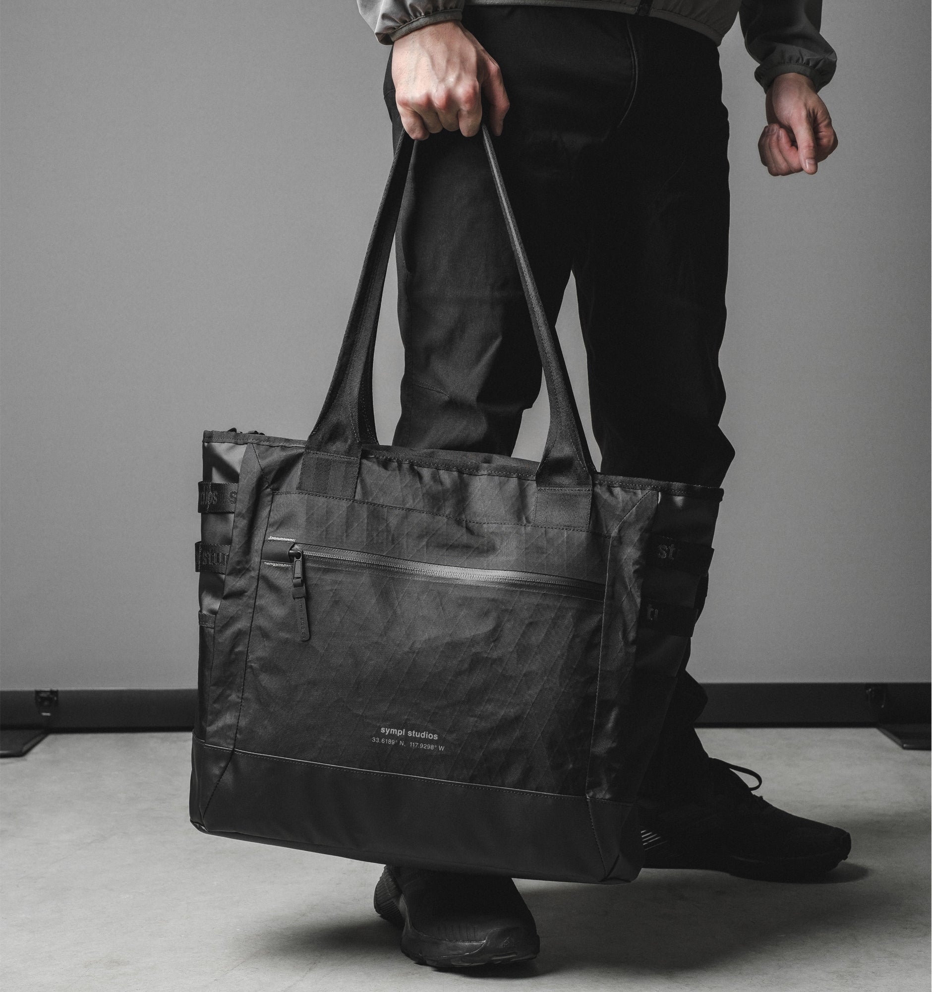 Sympl All Terrain Tote 20L　トートバッグ ブラック Sympl All Terrain Tote X-Pac (Tote Bag) - Rushfaster Australia