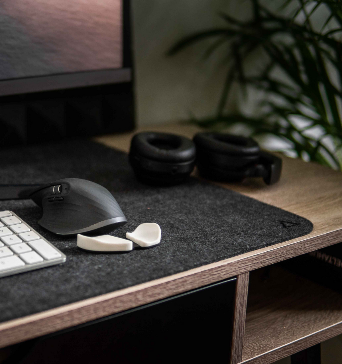 Deltahub Minimalistic Desk Pad Large - Grey